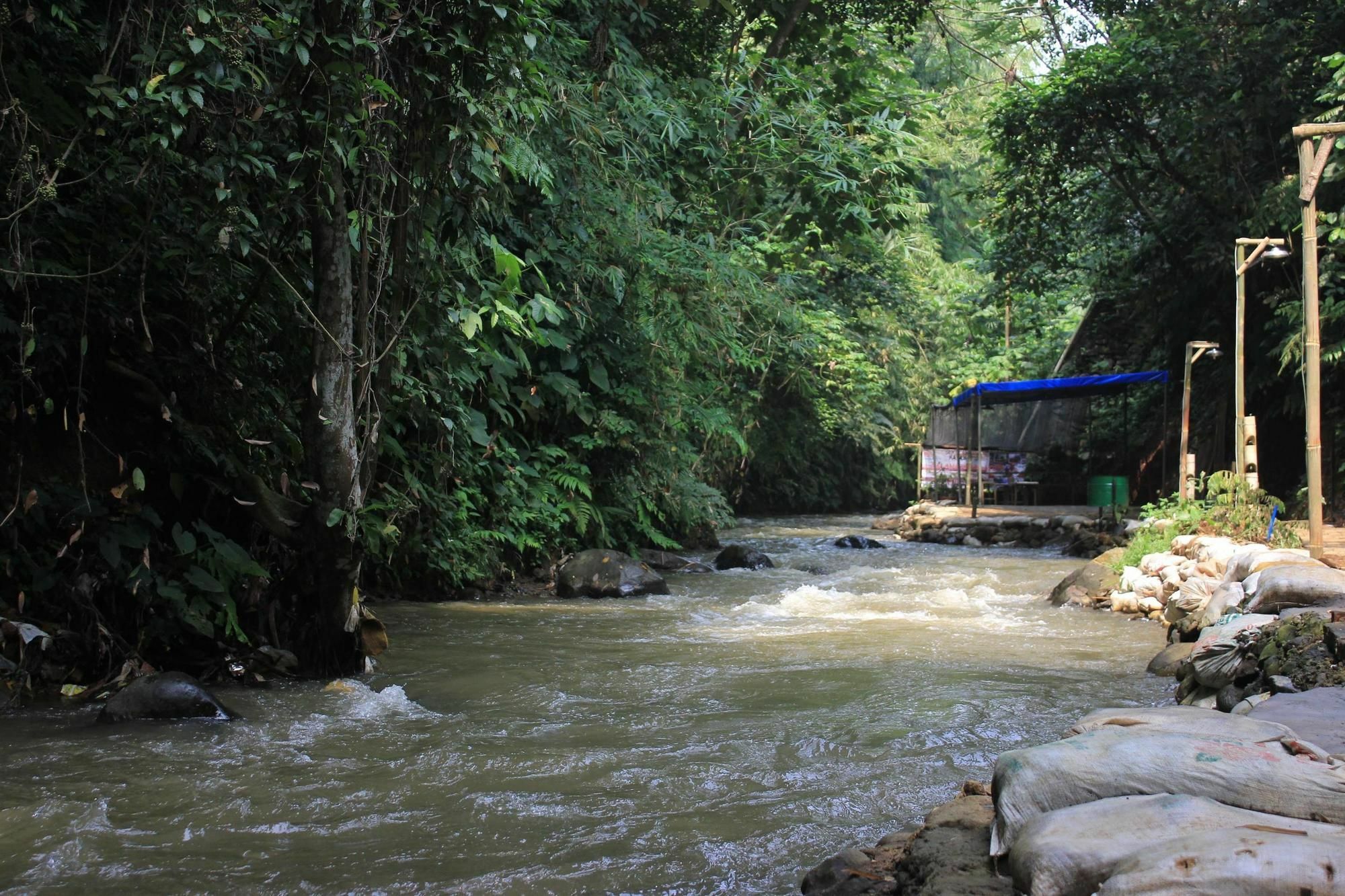 Отель Bumi Cikeas Sentul Богор Экстерьер фото